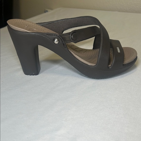 NEW Crocs Cyprus IV Open Toe Strappy Slides High Heels Brown Sandals Size 7 - Picture 1 of 16